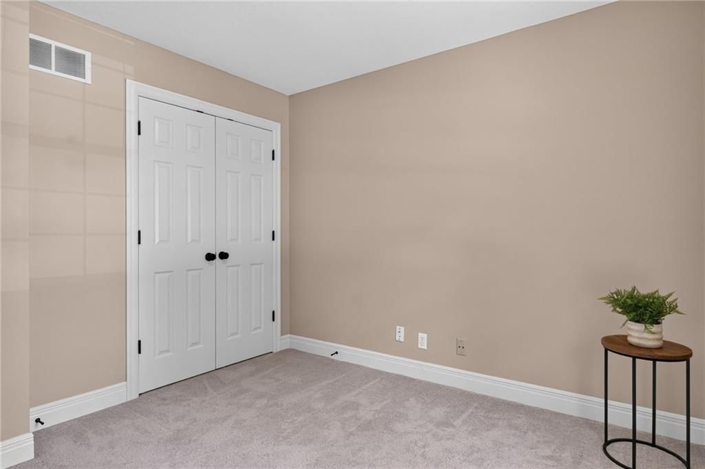 10658 S EMERALD Street — photo 32