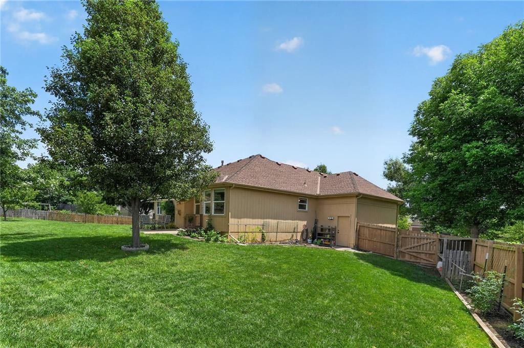 10658 S EMERALD Street — photo 36