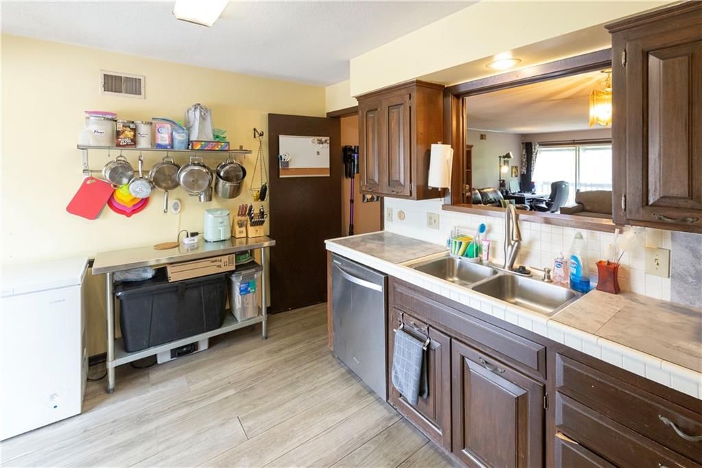 425 W 104th Street — photo 10