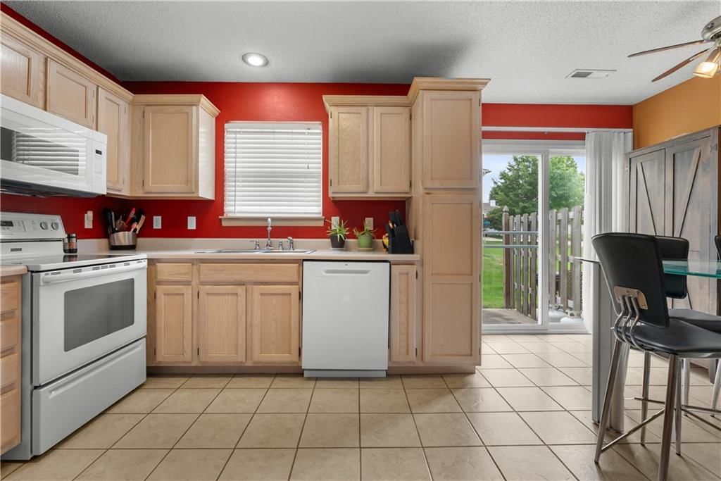 1325 SE NORWOOD Drive — photo 8
