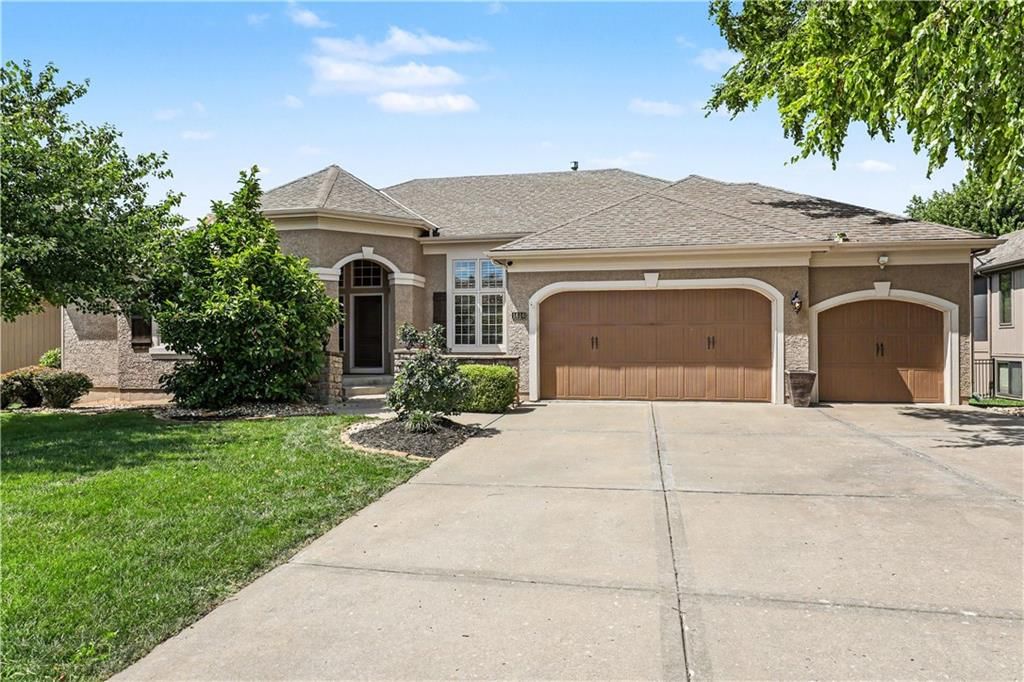 1616 NE Daltons Ridge Drive — photo 1