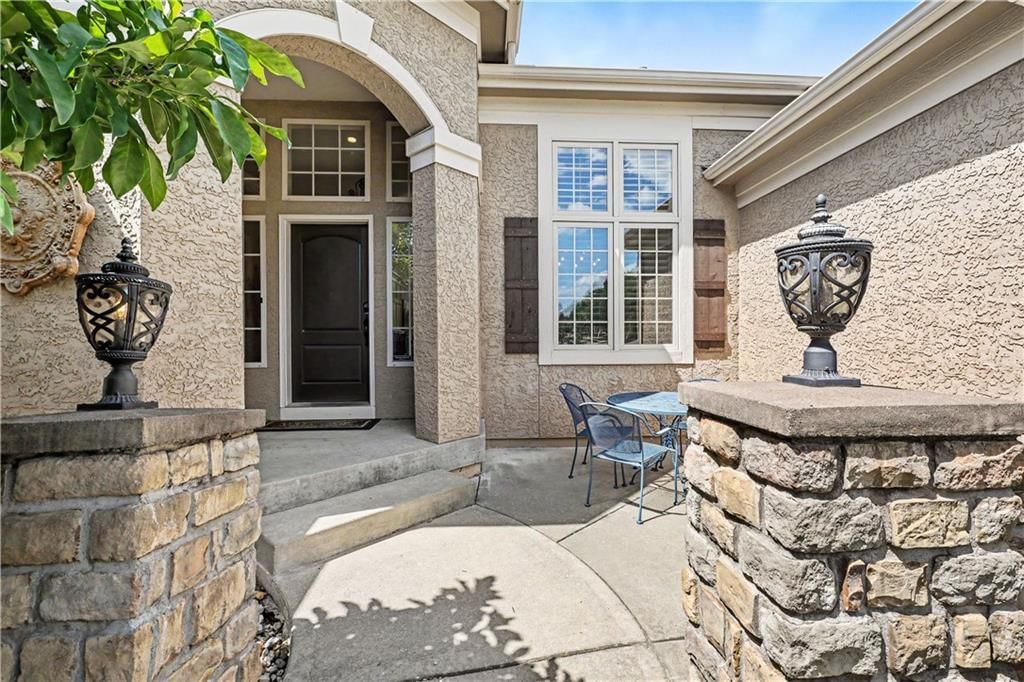 1616 NE Daltons Ridge Drive — photo 3