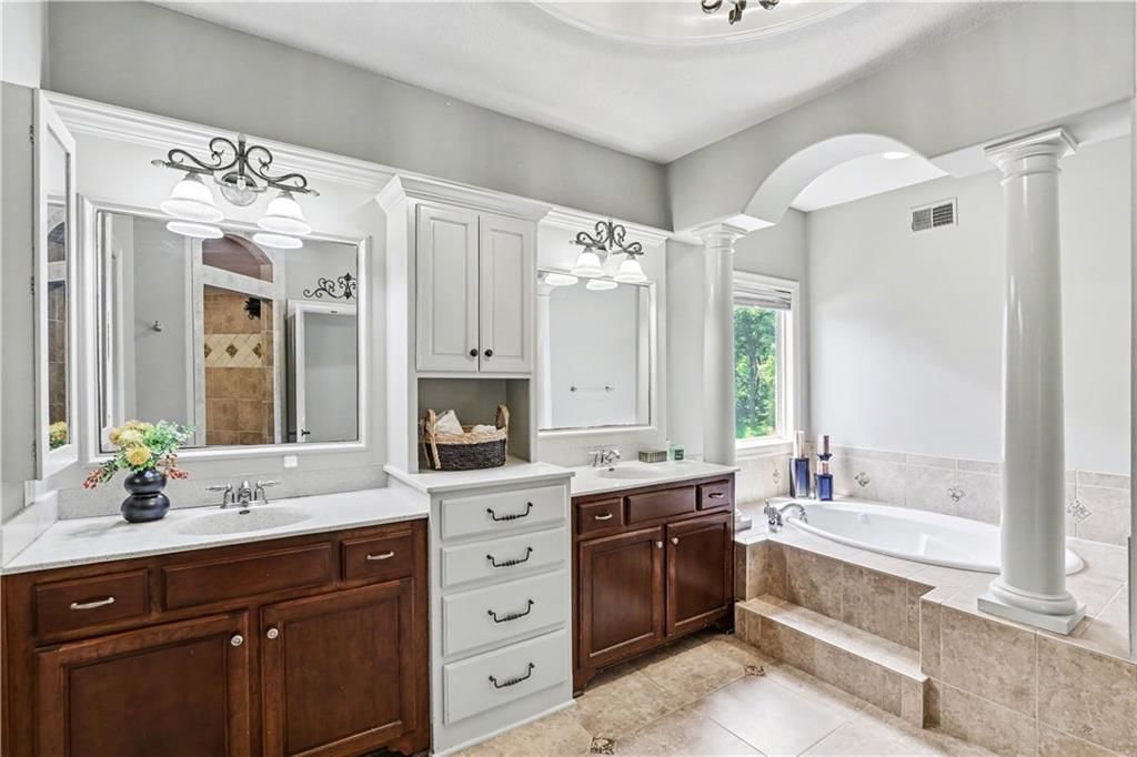 1616 NE Daltons Ridge Drive — photo 25
