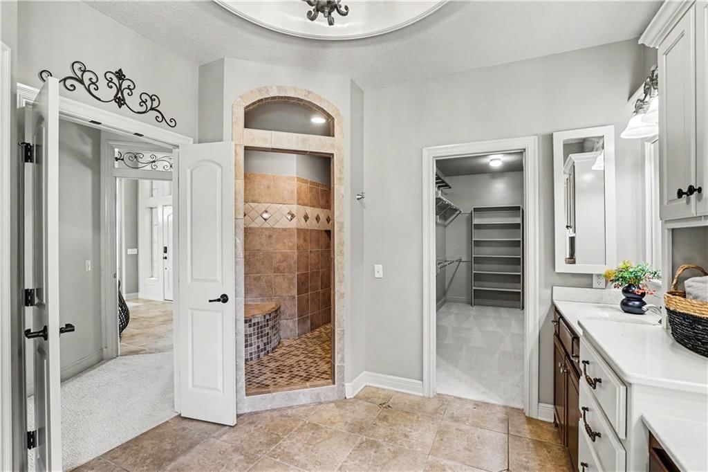 1616 NE Daltons Ridge Drive — photo 26