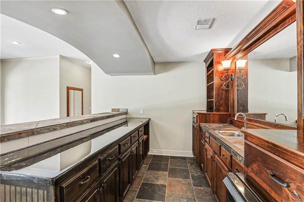 1616 NE Daltons Ridge Drive — photo 32