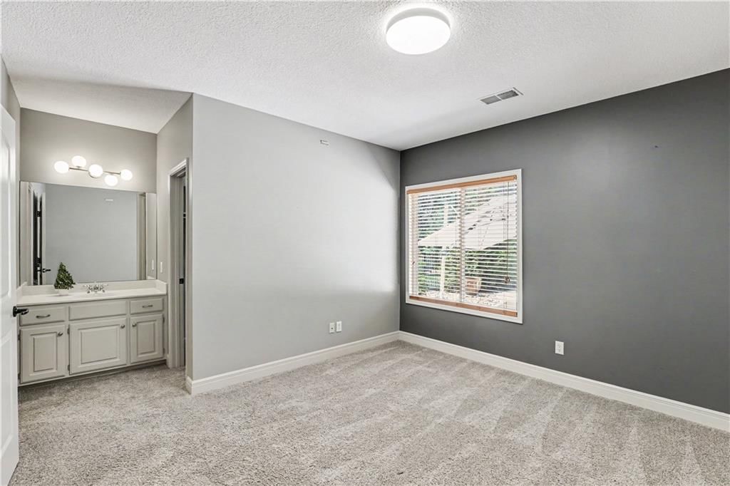 1616 NE Daltons Ridge Drive — photo 34