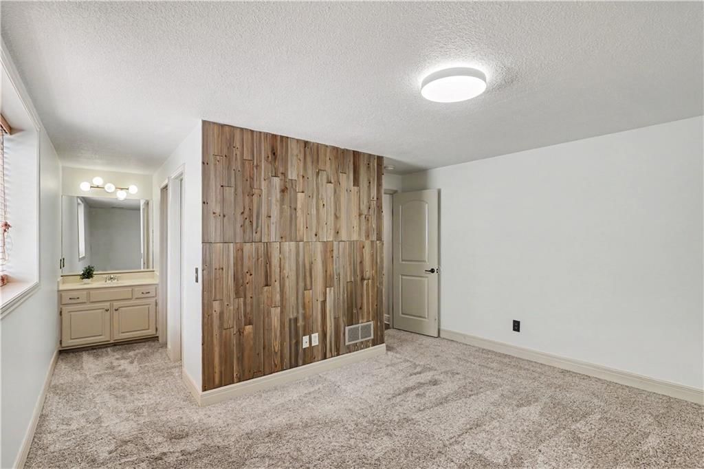 1616 NE Daltons Ridge Drive — photo 36
