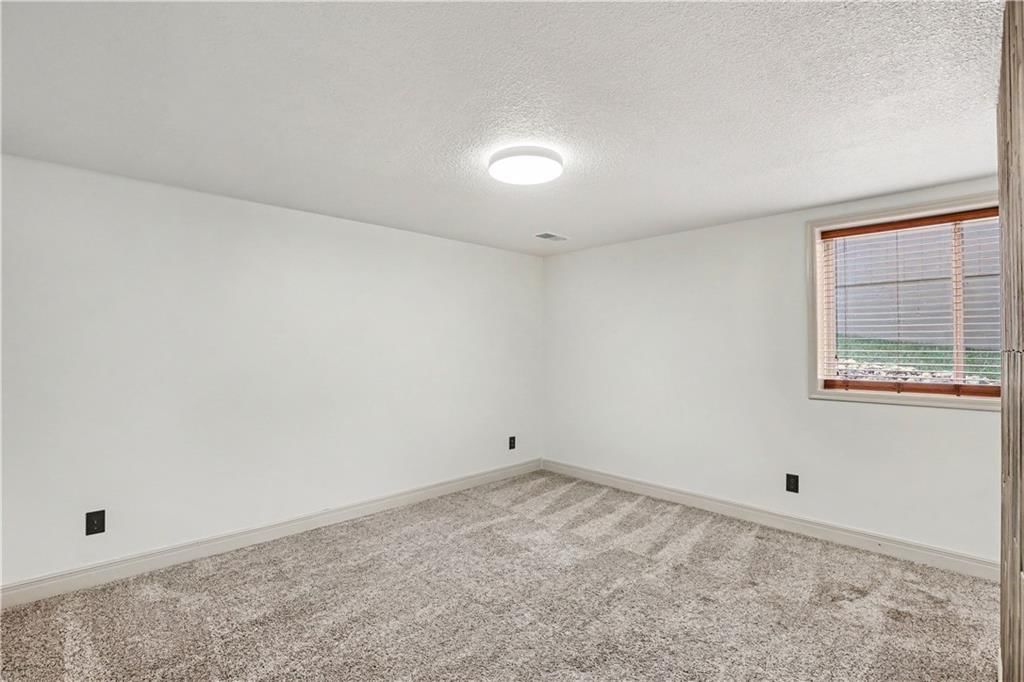 1616 NE Daltons Ridge Drive — photo 37