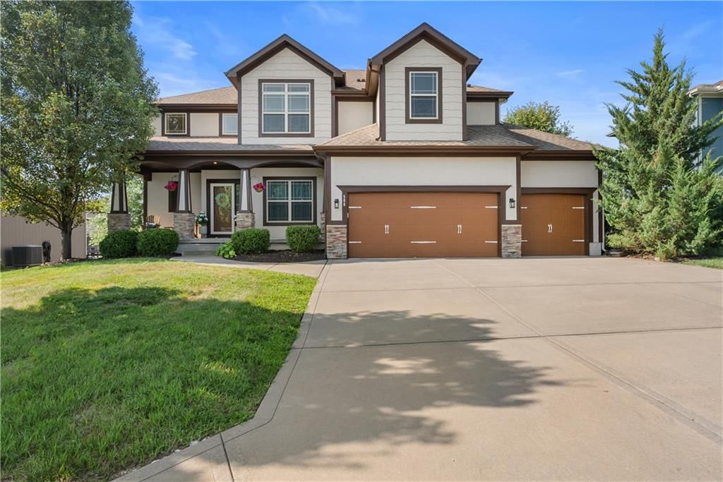 508 SW Lake Side Drive — photo 1