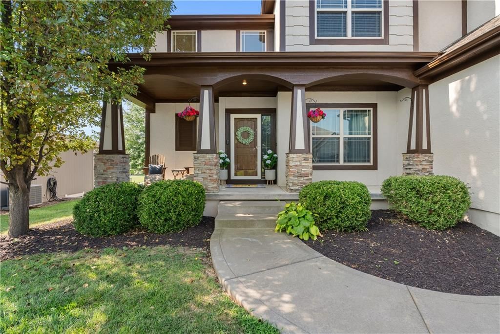 508 SW Lake Side Drive — photo 2