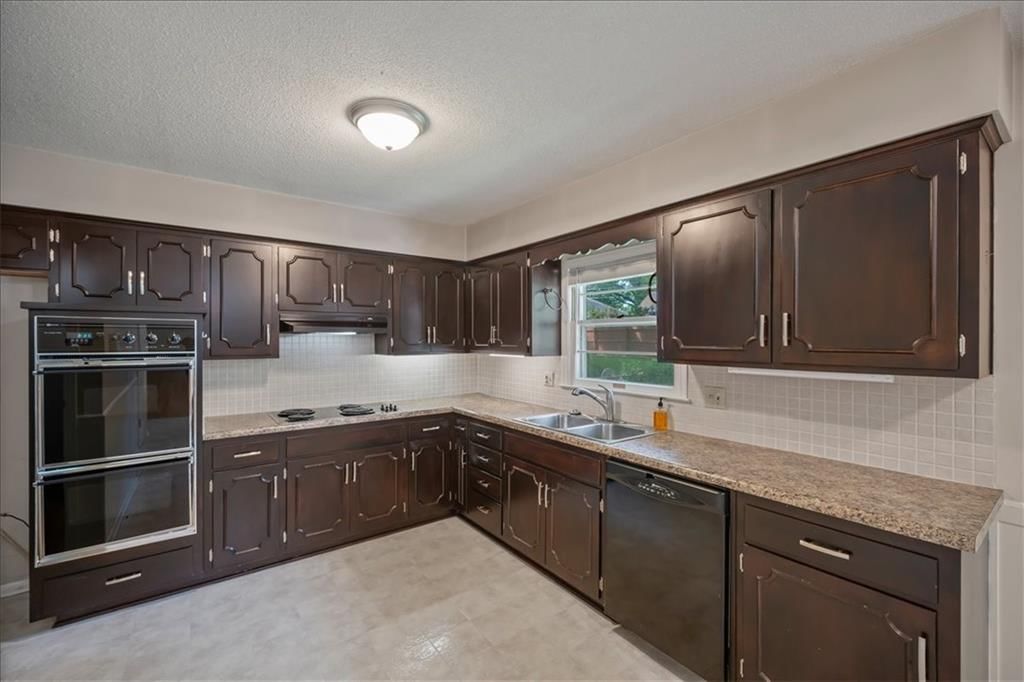 20 W 109TH Terrace — photo 12