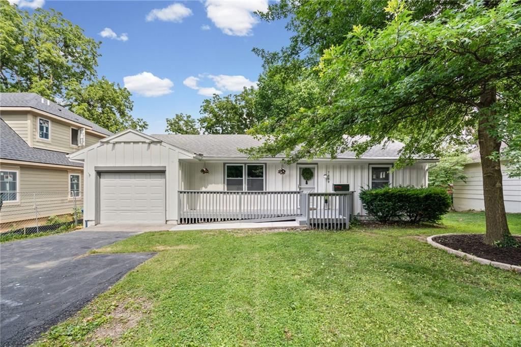 7809 Rosewood Drive — photo 1
