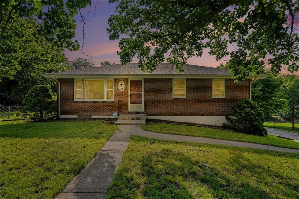 235 N Eugene Field Road — photo 1