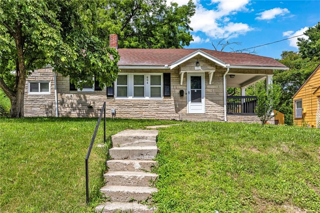 804 N Grand Avenue — photo 1