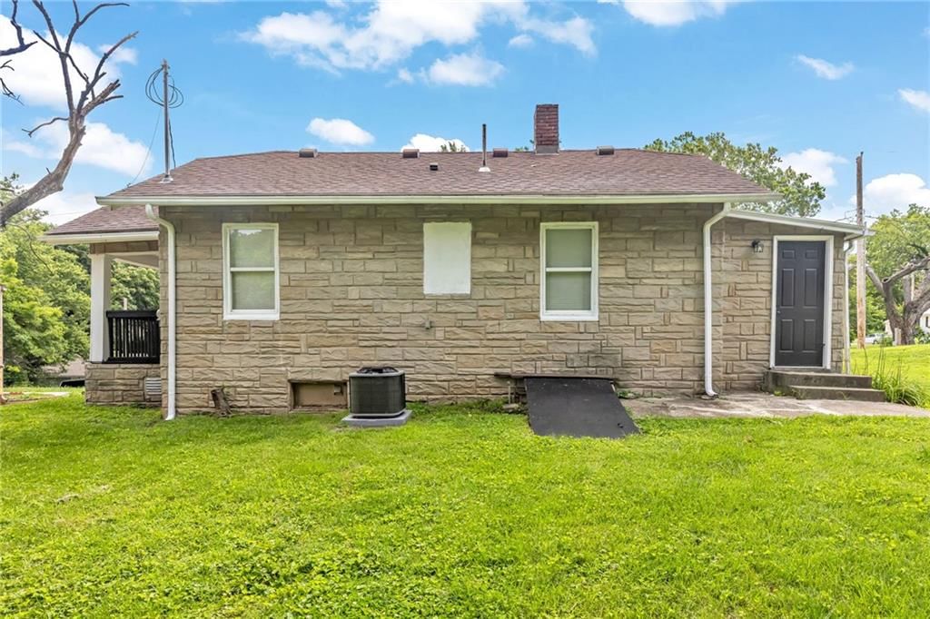 804 N Grand Avenue — photo 15