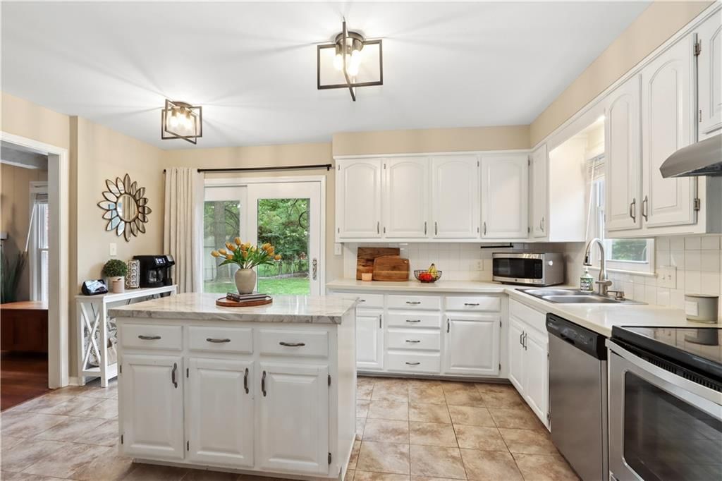 6836 NW Birch Court — photo 5