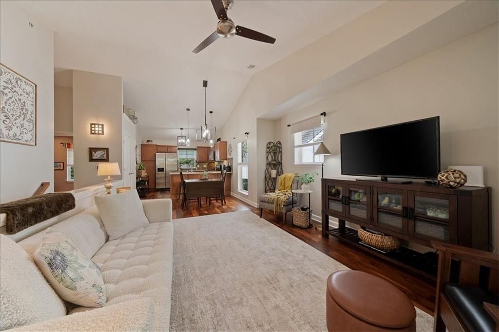 Photo 4 of 28 - 7637 W 78th Street, Overland Park, KS 66204
