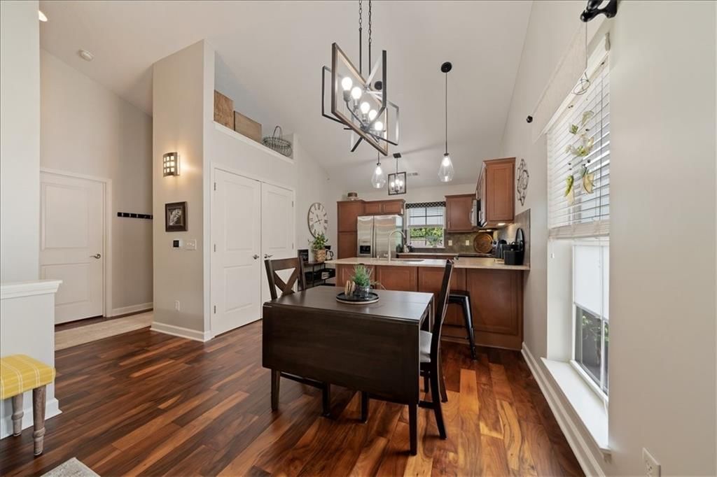 Photo 5 of 28 - 7637 W 78th Street, Overland Park, KS 66204