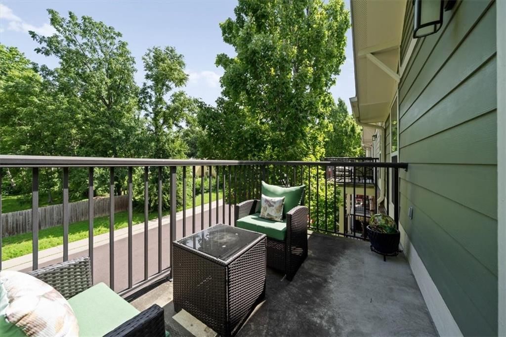 Photo 8 of 28 - 7637 W 78th Street, Overland Park, KS 66204