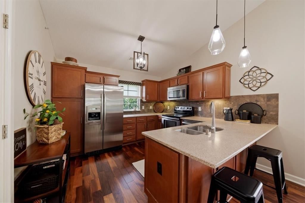 Photo 12 of 28 - 7637 W 78th Street, Overland Park, KS 66204