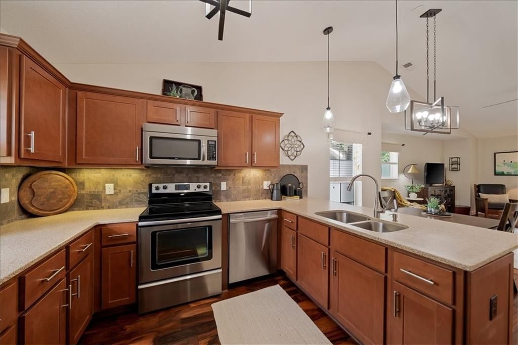 Photo 13 of 28 - 7637 W 78th Street, Overland Park, KS 66204