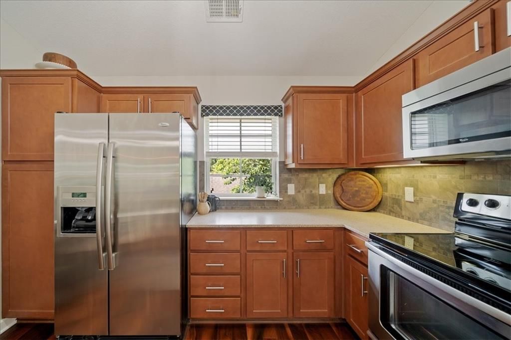 Photo 14 of 28 - 7637 W 78th Street, Overland Park, KS 66204