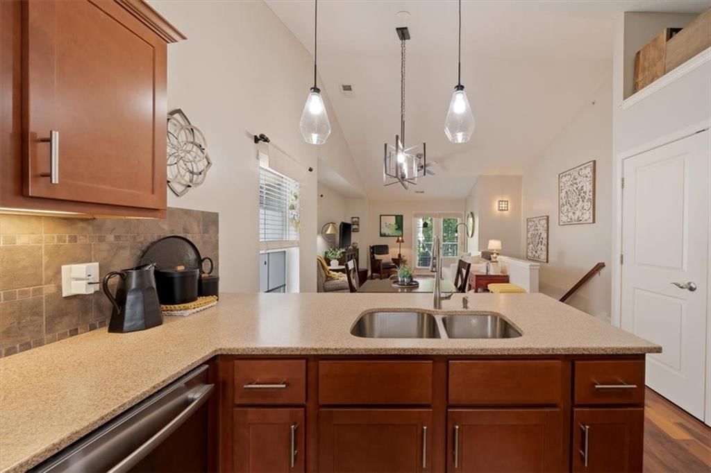 Photo 15 of 28 - 7637 W 78th Street, Overland Park, KS 66204