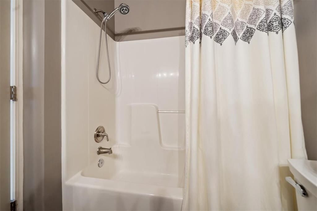 Photo 19 of 28 - 7637 W 78th Street, Overland Park, KS 66204