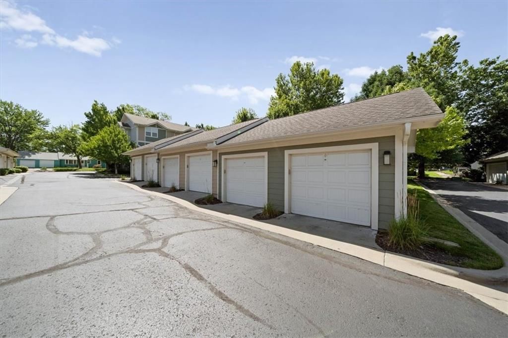 Photo 22 of 28 - 7637 W 78th Street, Overland Park, KS 66204