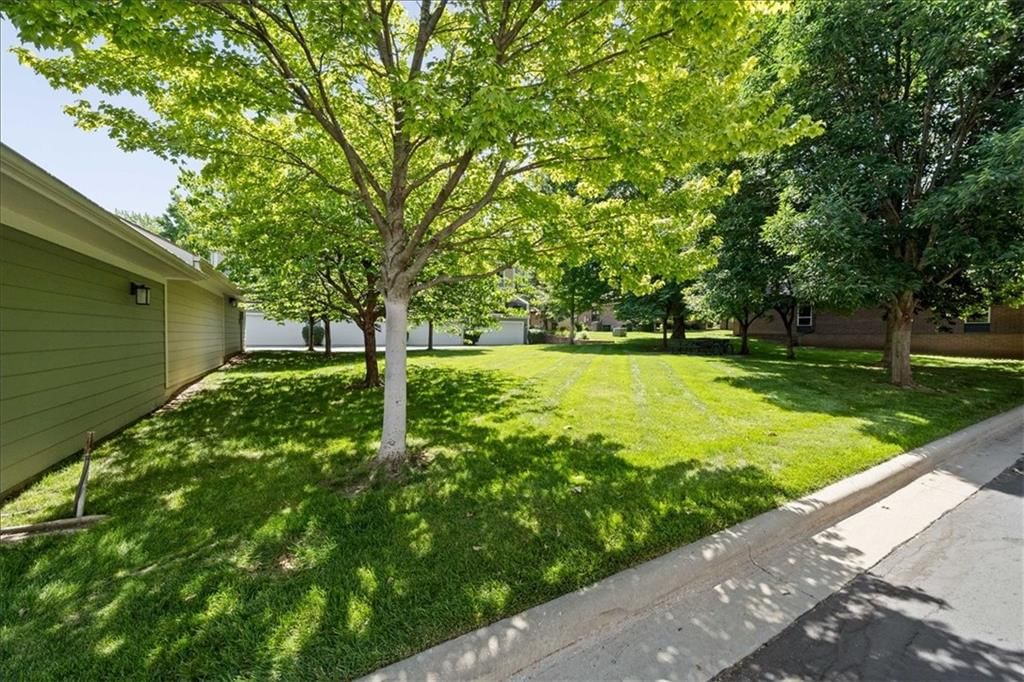 Photo 23 of 28 - 7637 W 78th Street, Overland Park, KS 66204