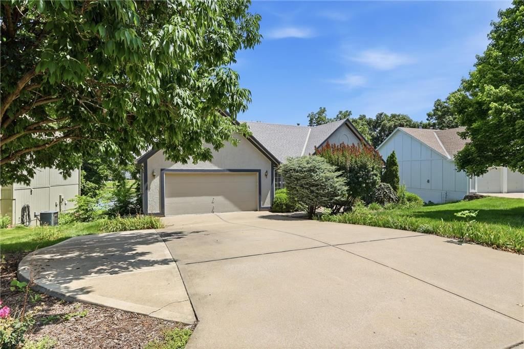 1636 N Hunter Drive — photo 3