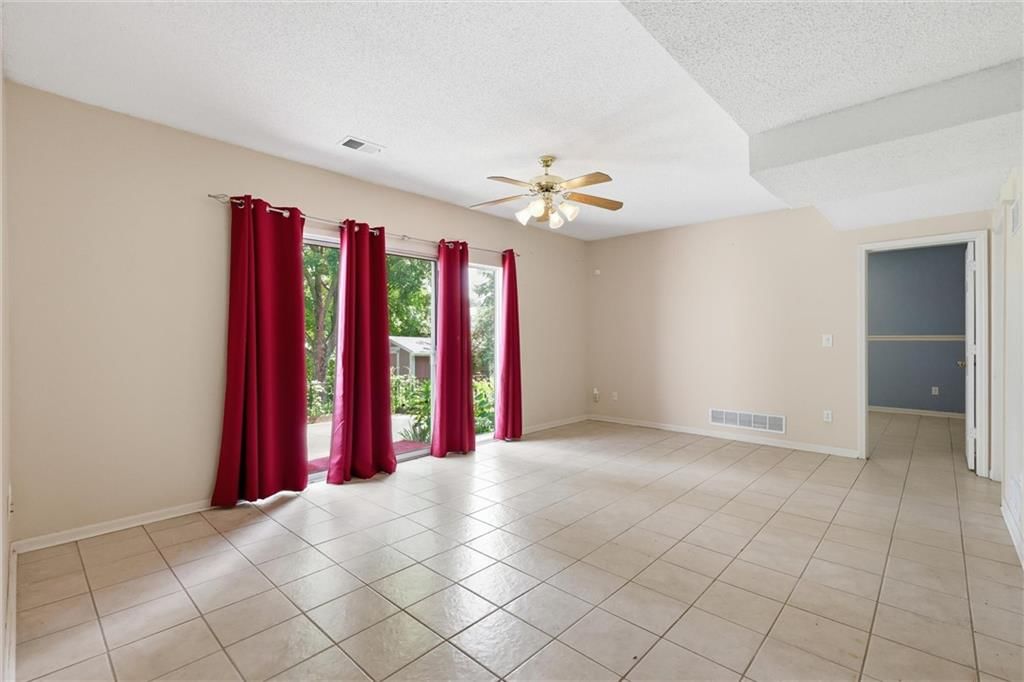 1636 N Hunter Drive — photo 9