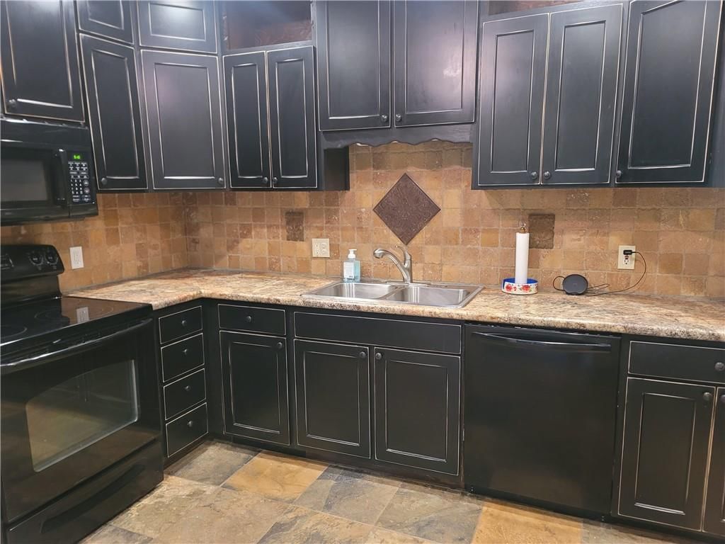 620 Lakin Drive — photo 16