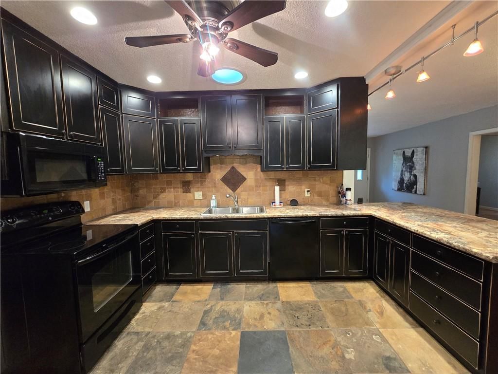 620 Lakin Drive — photo 17