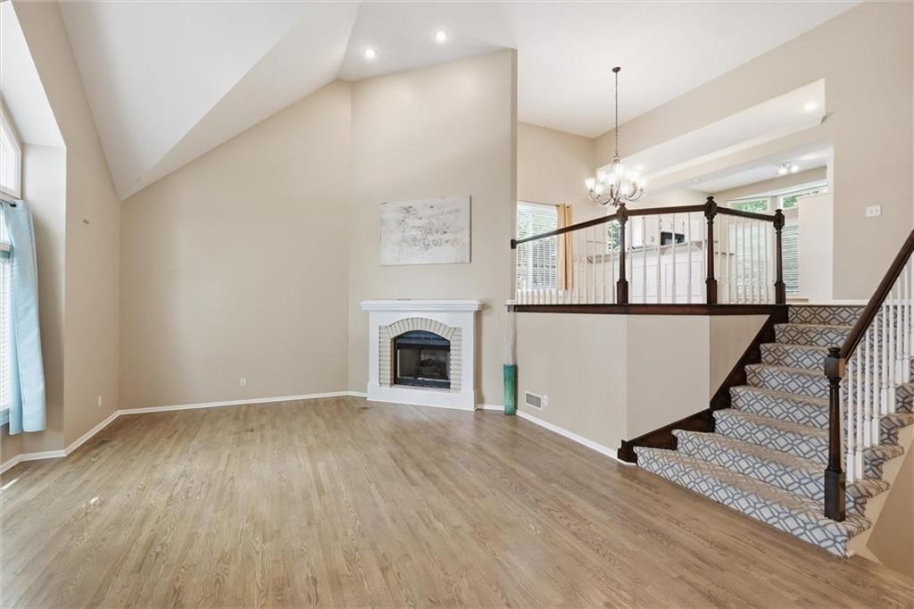 8260 N Woodland Avenue — photo 6