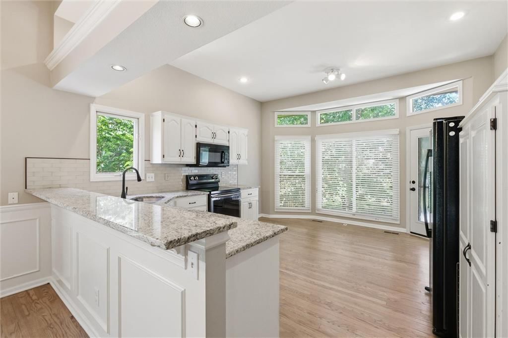 8260 N Woodland Avenue — photo 11