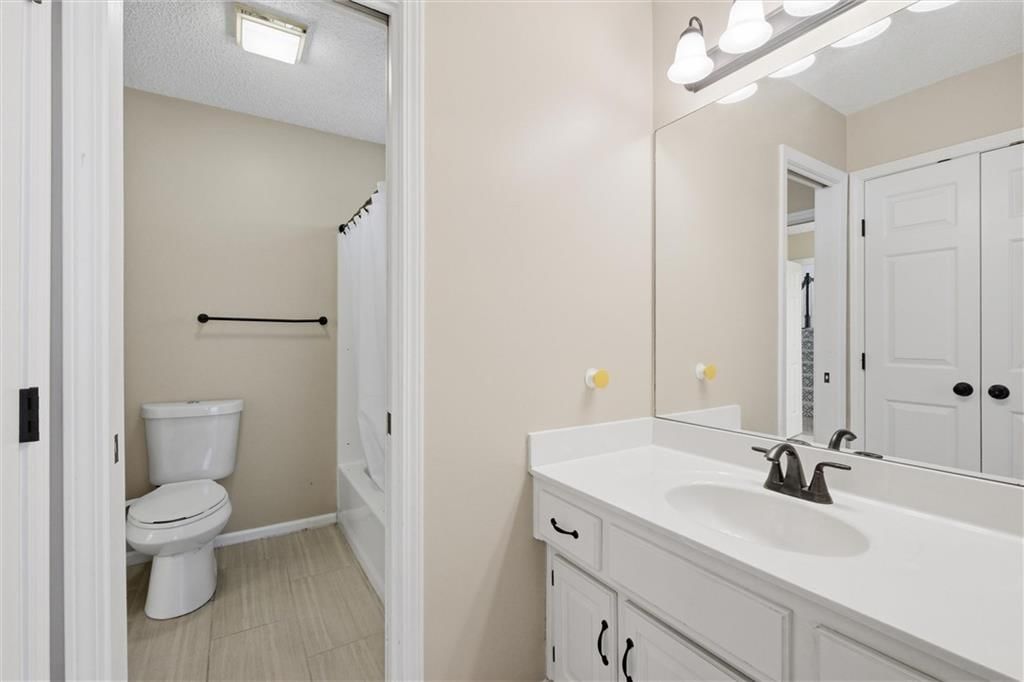 8260 N Woodland Avenue — photo 22