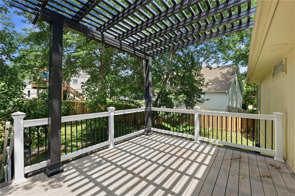 8260 N Woodland Avenue — photo 32