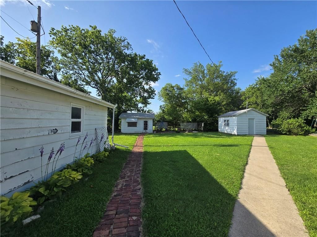 1301 E Charles Street — photo 28