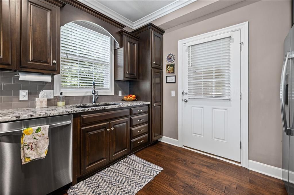 16009 Fontana Street — photo 11
