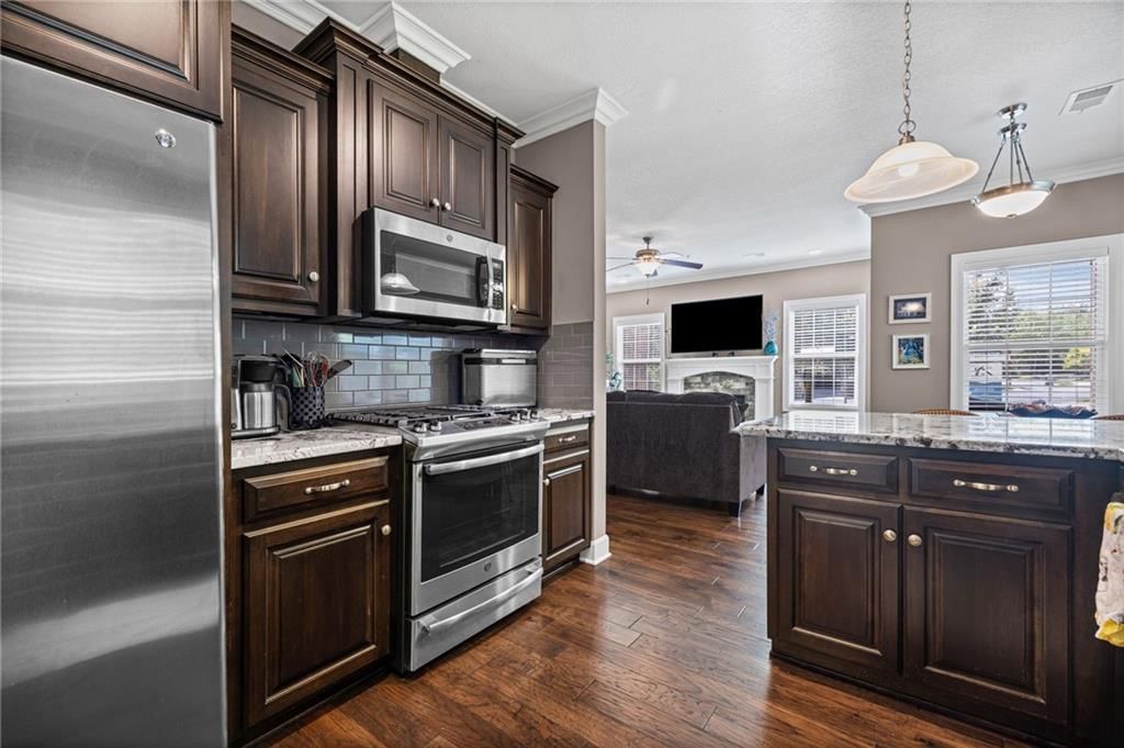 16009 Fontana Street — photo 13