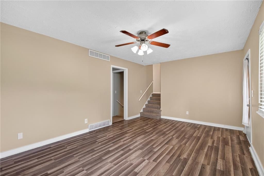 14900 Bellaire Avenue — photo 4