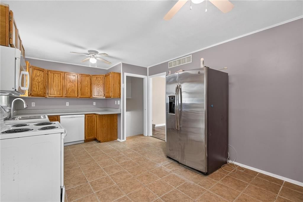 14900 Bellaire Avenue — photo 9