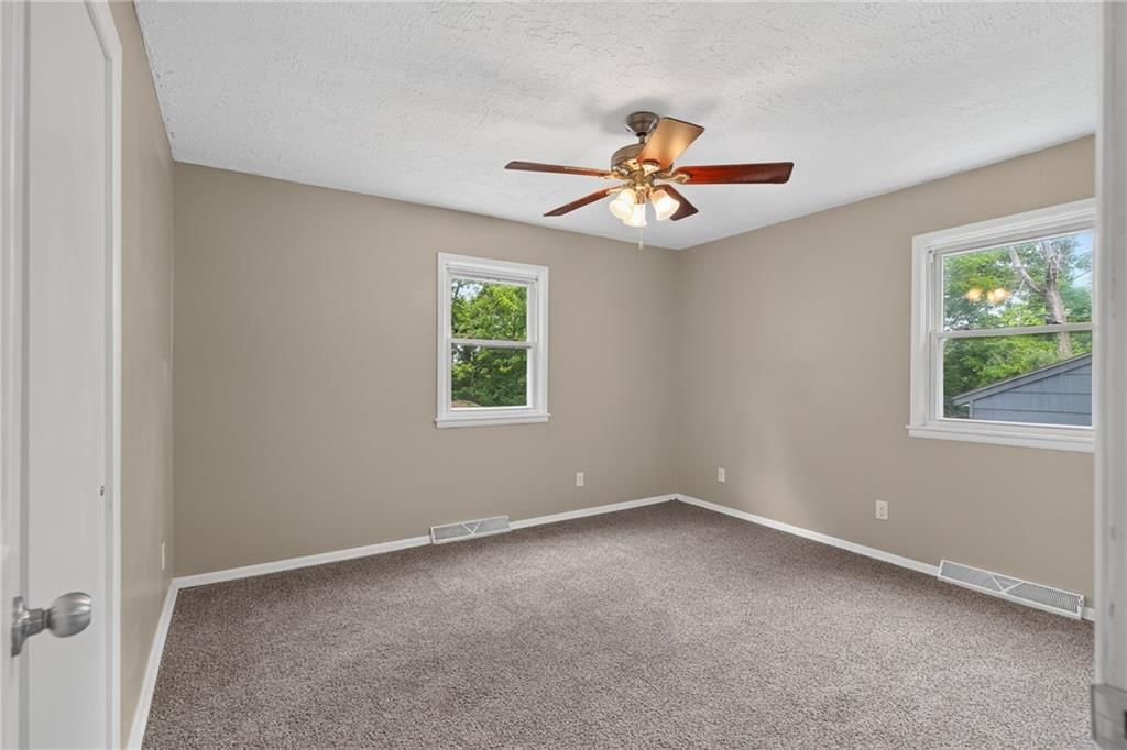 14900 Bellaire Avenue — photo 12
