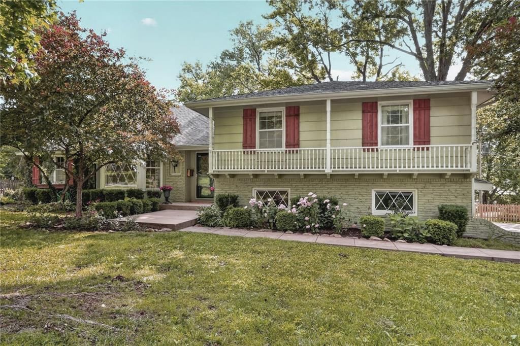 10345 Cherokee Lane, Leawood, KS