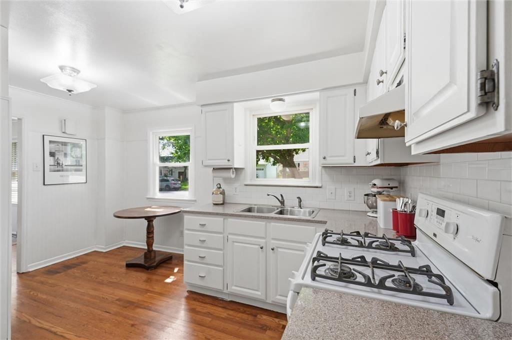 5427 Briar Street — photo 11