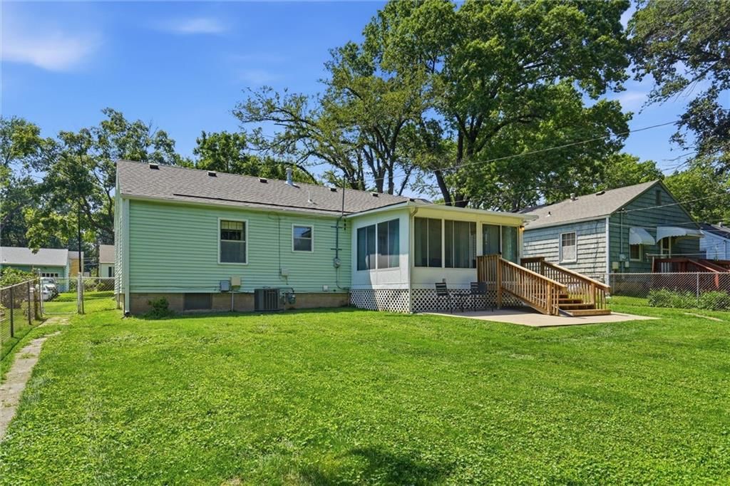 5427 Briar Street — photo 25