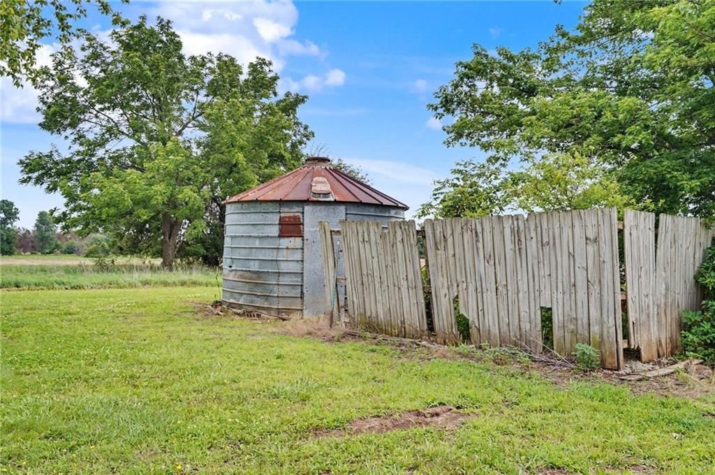 15496 Norton Road — photo 41