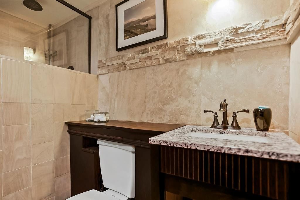 631 W 66th Terrace — photo 38
