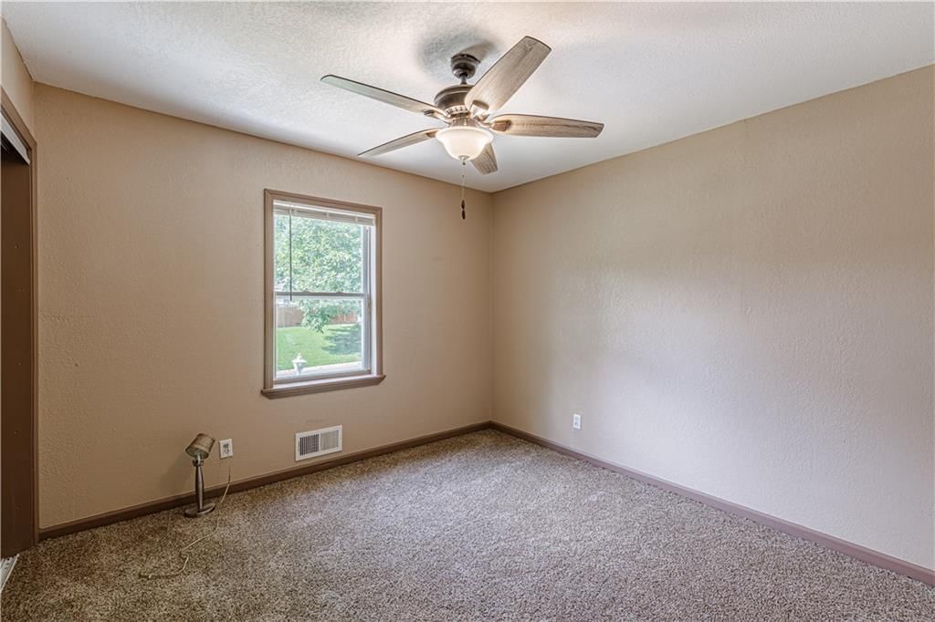 8602 E 84th Terrace — photo 11